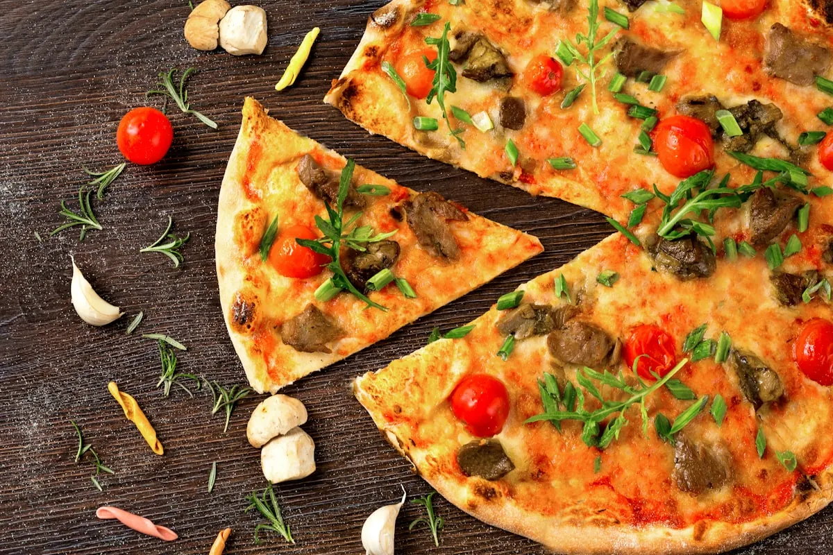 Pizza im heißen Ofen